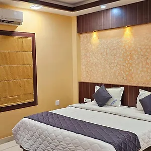 Royal Wings Hotel Elūr